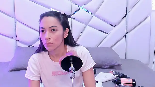 Snapshot of GabbiePrice chatting on 05/19/26, 12:11 GabbiePrice online show from 05/19/26, 12:11
