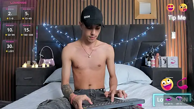 Snapshot of DerryAndIzzy chatting on 10/18/25, 03:53 DerryAndIzzy online show from 10/18/25, 03:53