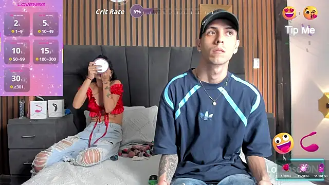 Snapshot of DerryAndIzzy chatting on 10/21/25, 04:24 DerryAndIzzy online show from 10/21/25, 04:24