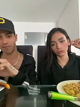 Snapshot of DerryAndIzzy chatting on 01/13/26, 05:40 DerryAndIzzy online show from 01/13/26, 05:40