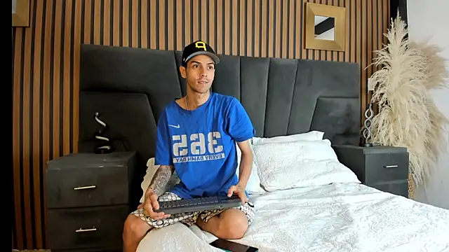 Snapshot of DerryAndIzzy chatting on 01/15/26, 04:06 DerryAndIzzy online show from 01/15/26, 04:06