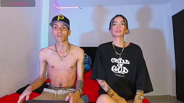 Snapshot of DerryAndIzzy chatting on 02/05/26, 12:04 DerryAndIzzy online show from 02/05/26, 12:04