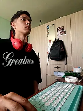 heyy noah11 online show from 04/30/26, 06:03