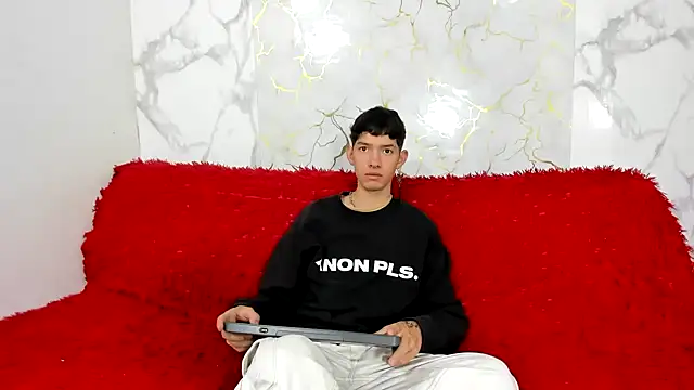 heyy noah11 online show from 05/17/26, 01:29