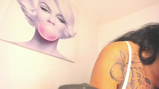 Snapshot of BiancaValentinna chatting on 11/06/25, 12:22 BiancaValentinna online show from 11/06/25, 12:22