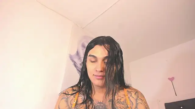 Snapshot of BiancaValentinna chatting on 11/10/25, 05:12 BiancaValentinna online show from 11/10/25, 05:12