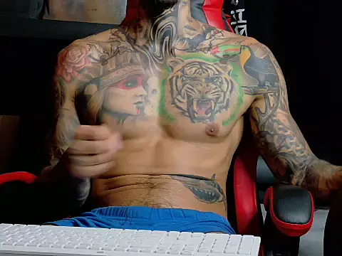 Snapshot of Molotov_Explosive chatting on 10/25/25, 01:24 Molotov Explosive online show from 10/25/25, 01:24