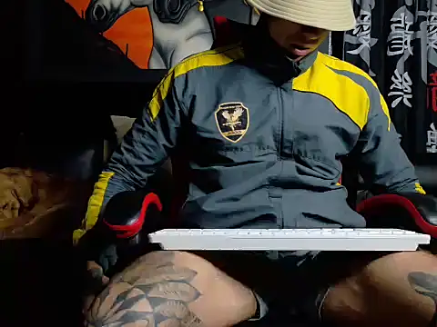 Snapshot of Molotov_Explosive chatting on 10/29/25, 04:26 Molotov Explosive online show from 10/29/25, 04:26