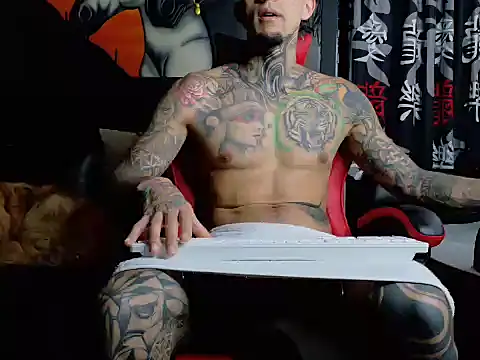 Snapshot of Molotov_Explosive chatting on 10/29/25, 05:25 Molotov Explosive online show from 10/29/25, 05:25