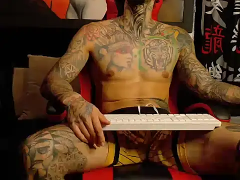 Snapshot of Molotov_Explosive chatting on 11/11/25, 12:21 Molotov Explosive online show from 11/11/25, 12:21