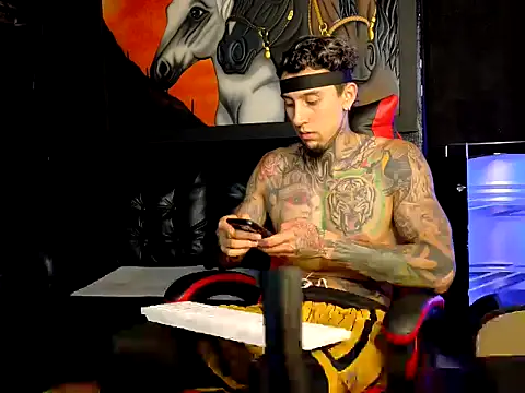 Snapshot of Molotov_Explosive chatting on 11/24/25, 10:20 Molotov Explosive online show from 11/24/25, 10:20