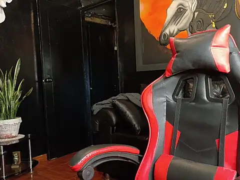 Snapshot of Molotov_Explosive chatting on 02/02/26, 12:31 Molotov Explosive online show from 02/02/26, 12:31