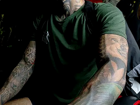 Snapshot of Molotov_Explosive chatting on 02/15/26, 12:07 Molotov Explosive online show from 02/15/26, 12:07