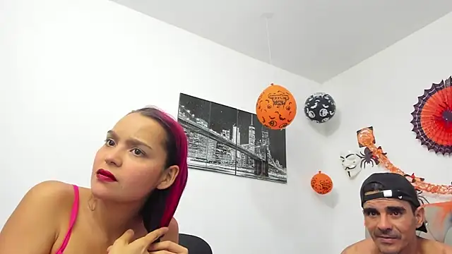 Snapshot of Sofi_And_Santy chatting on 10/18/25, 01:30 Sofi And Santy online show from 10/18/25, 01:30