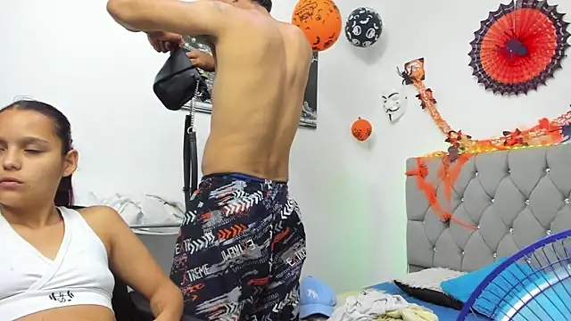 Snapshot of Sofi_And_Santy chatting on 11/04/25, 11:48 Sofi And Santy online show from 11/04/25, 11:48