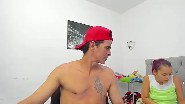 Snapshot of Sofi_And_Santy chatting on 11/26/25, 12:44 Sofi And Santy online show from 11/26/25, 12:44