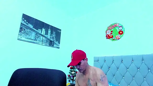 Snapshot of Sofi_And_Santy chatting on 12/20/25, 02:18 Sofi And Santy online show from 12/20/25, 02:18