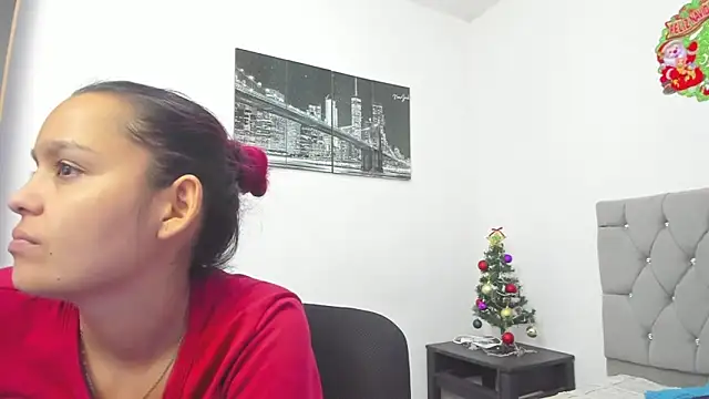 Snapshot of Sofi_And_Santy chatting on 01/06/26, 12:47 Sofi And Santy online show from 01/06/26, 12:47