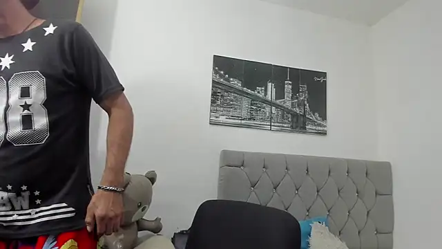 Snapshot of Sofi_And_Santy chatting on 03/01/26, 11:18 Sofi And Santy online show from 03/01/26, 11:18