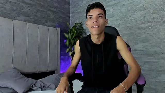 jhojan foxxx  online show from 11/11/25, 08:53