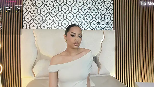 Snapshot of BEELLA_TAY1 chatting on 10/23/25, 01:43 BEELLA TAY1 online show from 10/23/25, 01:43