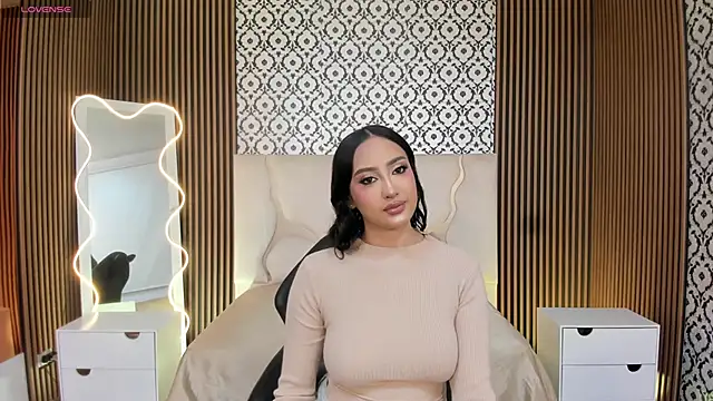 Snapshot of BEELLA_TAY1 chatting on 11/15/25, 03:08 BEELLA TAY1 online show from 11/15/25, 03:08