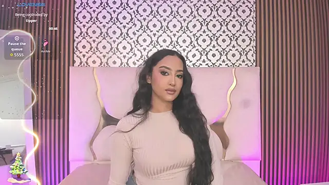 Snapshot of BEELLA_TAY1 chatting on 11/17/25, 08:03 BEELLA TAY1 online show from 11/17/25, 08:03