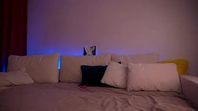 Snapshot of _infinitespring_ chatting on 10/30/25, 07:21 infinitespring online show from 10/30/25, 07:21