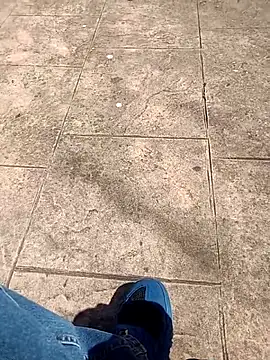 Snapshot of DEWOLT18 chatting on 04/06/26, 01:12 DEWOLT18 online show from 04/06/26, 01:12