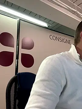 AlexGogo23 online show from 10/31/25, 08:48