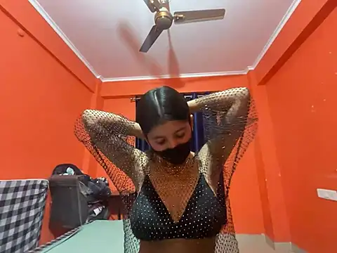 Snapshot of HOT_HONEY10 chatting on 02/16/26, 01:29 HOT HONEY10 online show from 02/16/26, 01:29