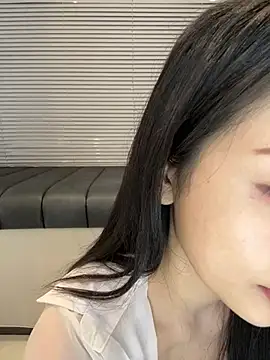 yiyi 3523 online show from 06/04/26, 11:38