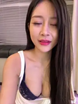 yiyi 3523 online show from 07/06/26, 03:03