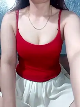 Snapshot of LeanaLy chatting on 05/31/26, 11:28 LeanaLy online show from 05/31/26, 11:28