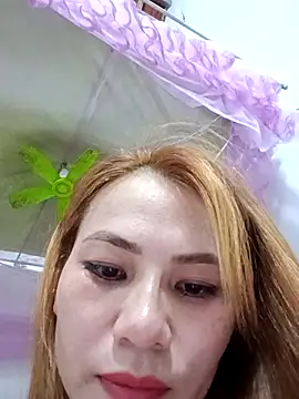 Snapshot of Labi2k chatting on 10/16/25, 09:05 Labi2k online show from 10/16/25, 09:05