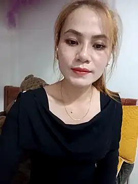 Snapshot of Labi2k chatting on 10/30/25, 01:34 Labi2k online show from 10/30/25, 01:34