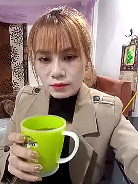 Snapshot of Labi2k chatting on 11/19/25, 02:28 Labi2k online show from 11/19/25, 02:28