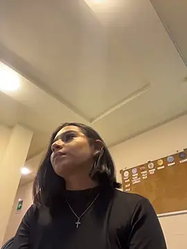 AlyssaRay online show from 04/29/26, 05:06