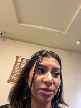 AlyssaRay online show from 04/30/26, 08:57