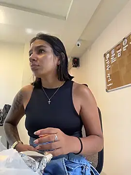 AlyssaRay online show from 05/06/26, 03:06