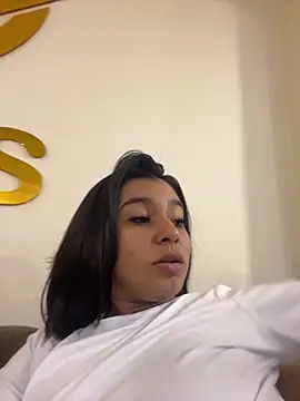 AlyssaRay online show from 05/11/26, 04:48