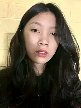 Snapshot of linh-lan1 chatting on 10/16/25, 11:00 linh-lan1 online show from 10/16/25, 11:00