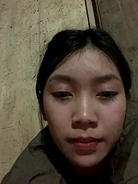 linh-lan1 online show from 12/15/25, 01:15