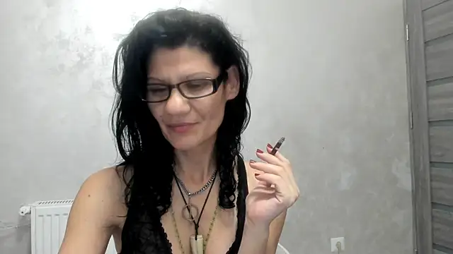 Snapshot of SweetSin40 chatting on 12/03/25, 08:18 SweetSin40 online show from 12/03/25, 08:18