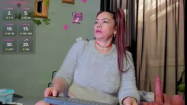 Sharlott smith online show from 11/04/25, 07:13