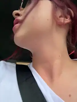 Snapshot of l0lita_sweet chatting on 10/31/25, 10:22 l0lita sweet online show from 10/31/25, 10:22