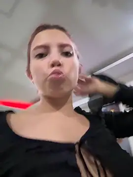 Snapshot of l0lita_sweet chatting on 11/02/25, 12:13 l0lita sweet online show from 11/02/25, 12:13