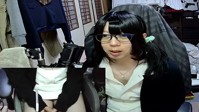 Snapshot of harinyanxxx chatting on 02/26/26, 03:00 harinyanxxx online show from 02/26/26, 03:00