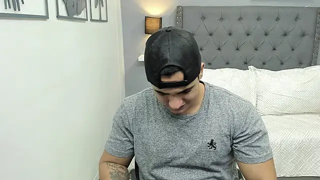 Snapshot of violeta_and_maxx chatting on 12/18/25, 12:17 violeta and maxx online show from 12/18/25, 12:17