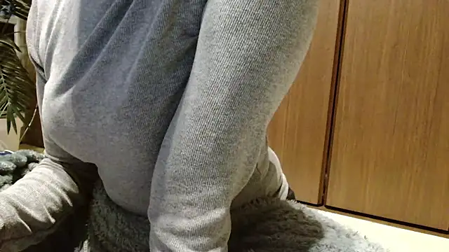 Snapshot of _Ema_ch chatting on 01/13/26, 12:27 Ema ch online show from 01/13/26, 12:27